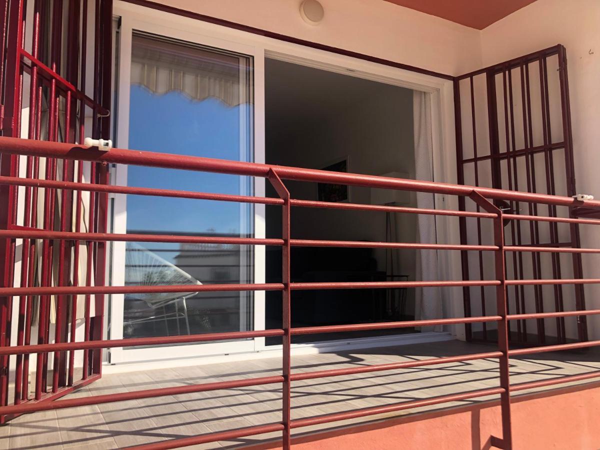 Apartamento Vistamar เนร์คา ภายนอก รูปภาพ